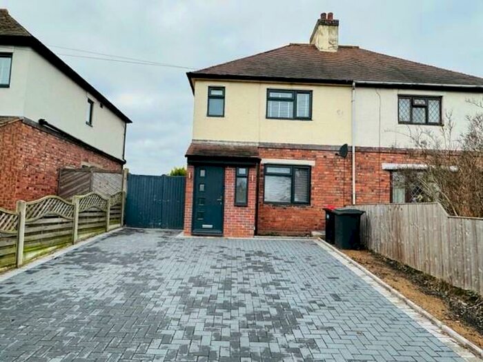 3 Bedroom House To Rent In Ralph Crescent, Kingsbury, Tamworth, B78