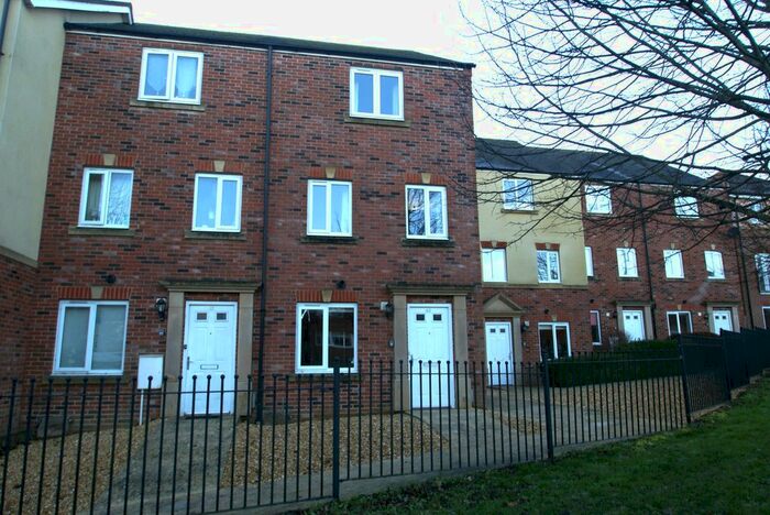 4 Bedroom End Of Terrace House To Rent In Pasture Walk, Augusta Park, Andover, SP11