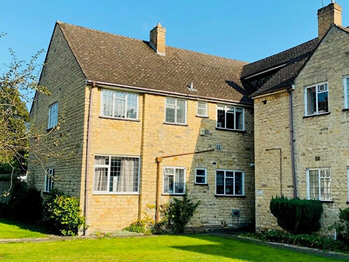 2 Bedroom Apartment To Rent In Croughton Road, OX17