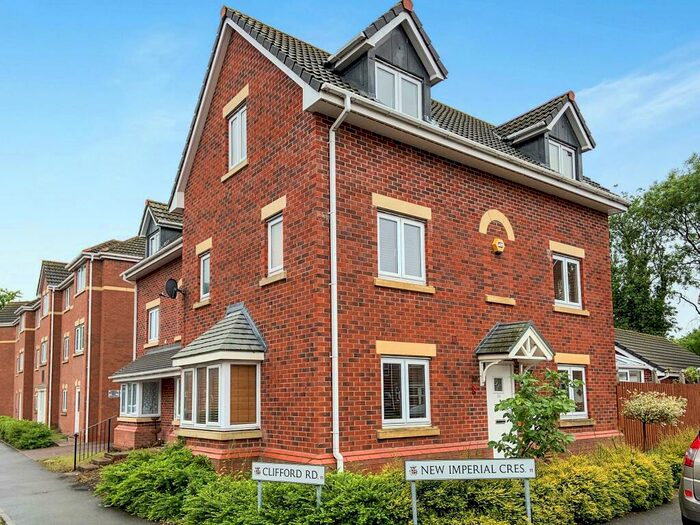 4 Bedroom House To Rent In New Imperial Crescent, Birmingham, B11