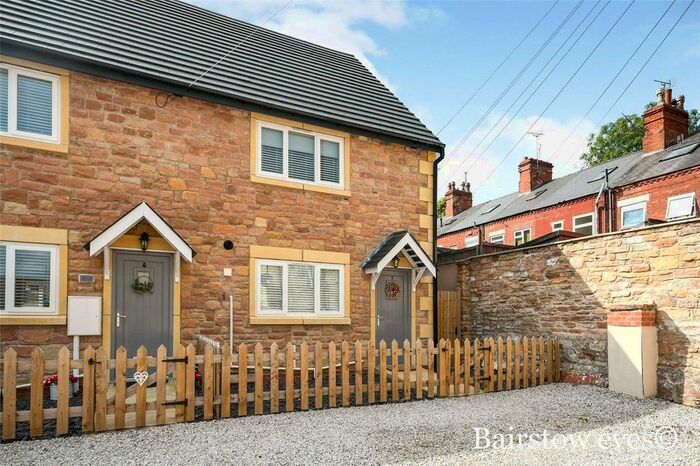 2 Bedroom Town House For Sale In Manor Mews, Mansfield Woodhouse, Mansfield, Nottinghamshire, NG19