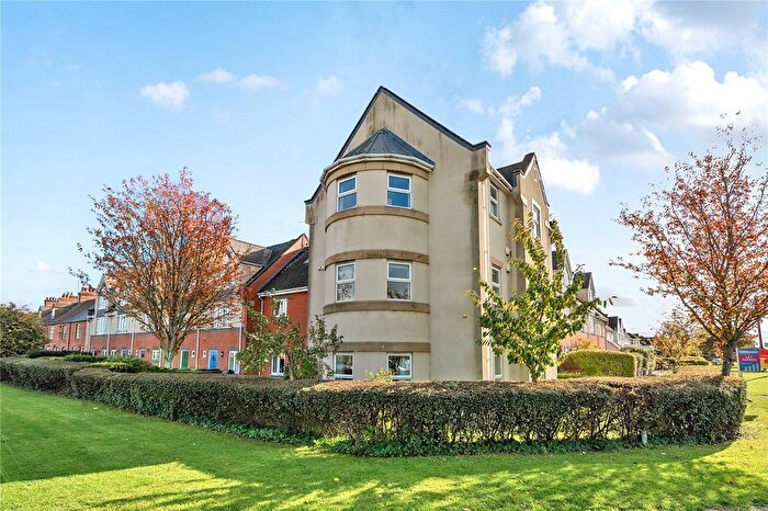 2 Bedroom Flat To Rent In Tower Court, Tower Hill, Witney, OX28