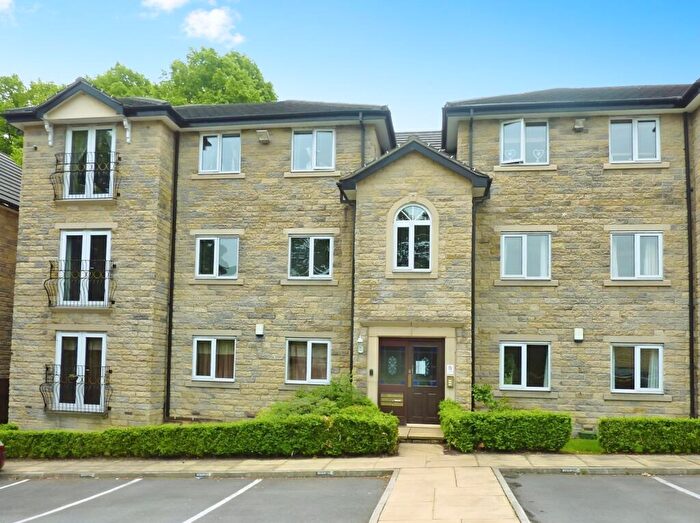 2 Bedroom Apartment To Rent In Dunstan Grove, Cleckheaton, BD19
