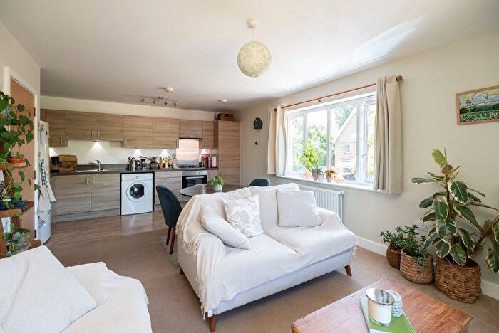 2 Bedroom Flat For Sale In Breakspear Gardens, Beare Green, Dorking, RH5