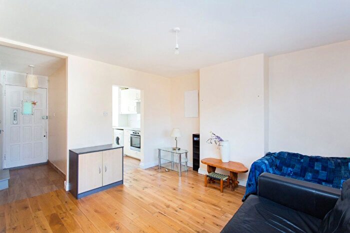 2 Bedroom Flat For Sale In Langdon Court, City Road, London, EC1V