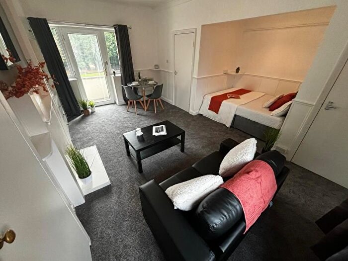 Studio To Rent In Cumberland Court, Headingley, Leeds, LS6