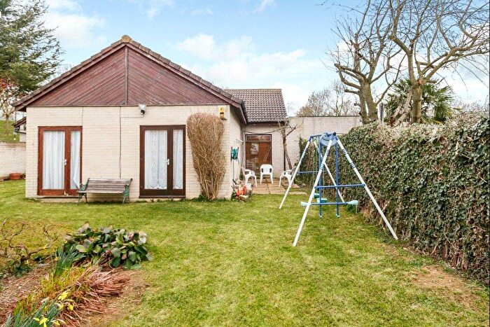 6 Bedroom Bungalow For Sale In Marshworth, Tinkers Bridge, Milton Keynes, MK6