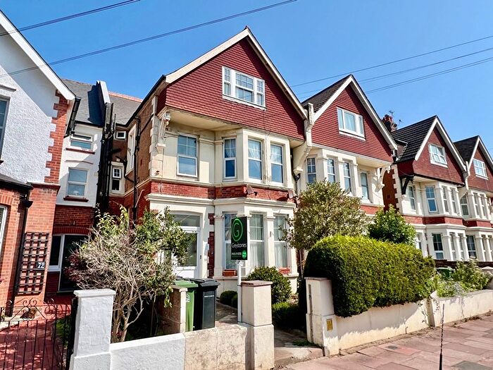 2 Bedroom Flat For Sale In Wickham Avenue, Bexhill On Sea, TN39