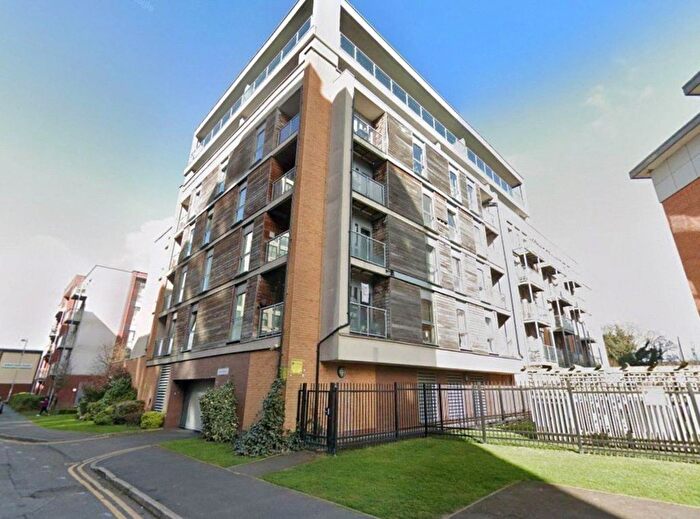 2 Bedroom Flat For Sale In Elmira Way, Salford, M5