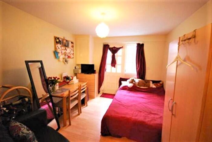 1 Bedroom Flat To Rent In Browning Road, London, E11