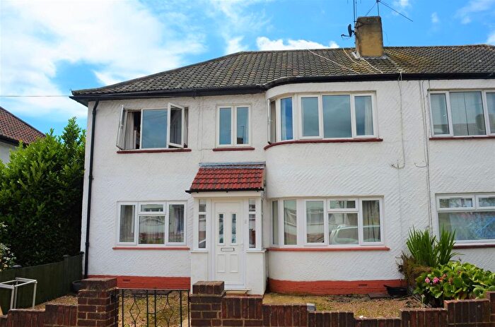 2 Bedroom Maisonette To Rent In Hexham Gardens, Isleworth, TW7