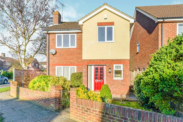 3 Bedroom Detached House To Rent In St Vincent Drive, AL1