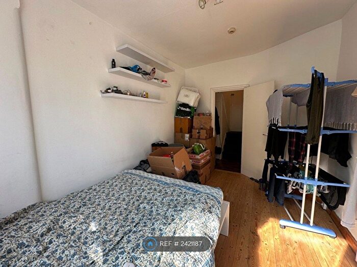 Studio To Rent In Belgrade Road, London, N16