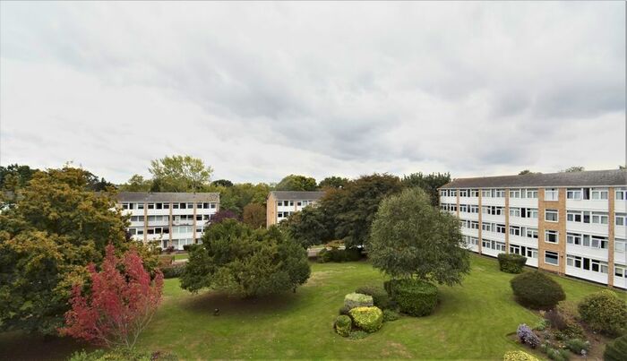 3 Bedroom Maisonette To Rent In Tarnwood Park, London, SE9