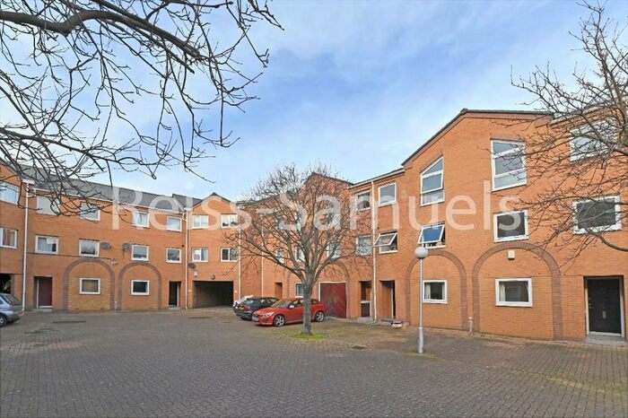 5 Bedroom Town House To Rent In Cyclops Mews, London, E14