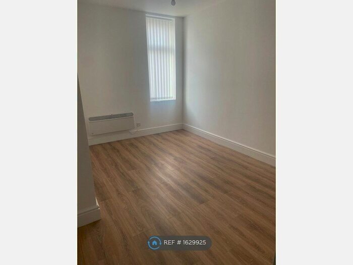 2 Bedroom Flat To Rent In Cowley Hill Lane, St. Helens, WA10
