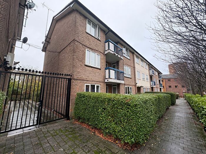 4 Bedroom Flat To Rent In Cazenove Road, London, N16