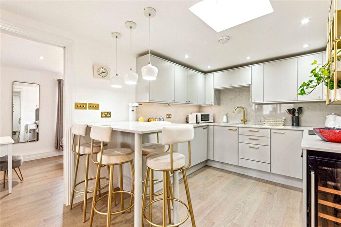 1 Bedroom Flat To Rent In St Luke's Road, London, W11
