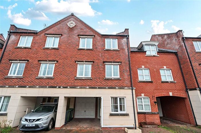 3 Bedroom Town House For Sale In Chester Road North, Kidderminster, Worcestershire, DY10
