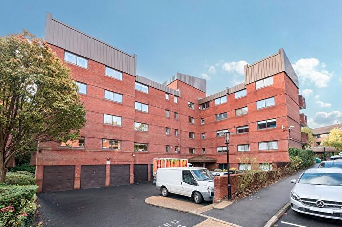 4 Bedroom Flat To Rent In Spencer Close, Finchley, N3