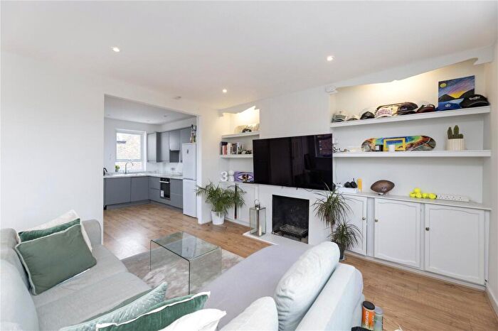 2 Bedroom Apartment For Sale In Shuttleworth Road, Battersea, London, SW11
