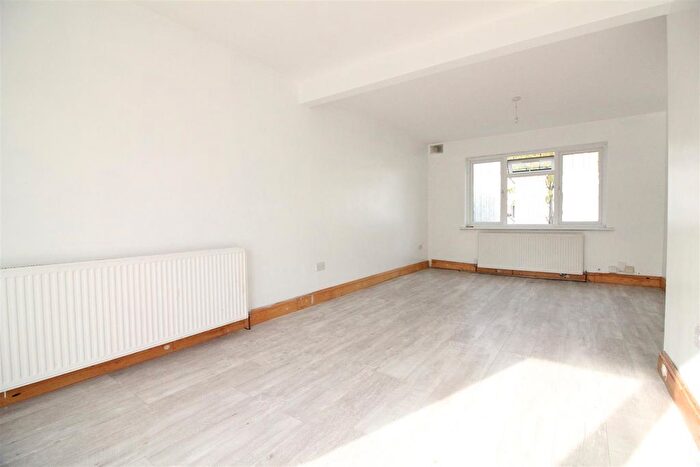 3 Bedroom Semi-Detached House To Rent In Frogmore Gardens, Hayes, UB4