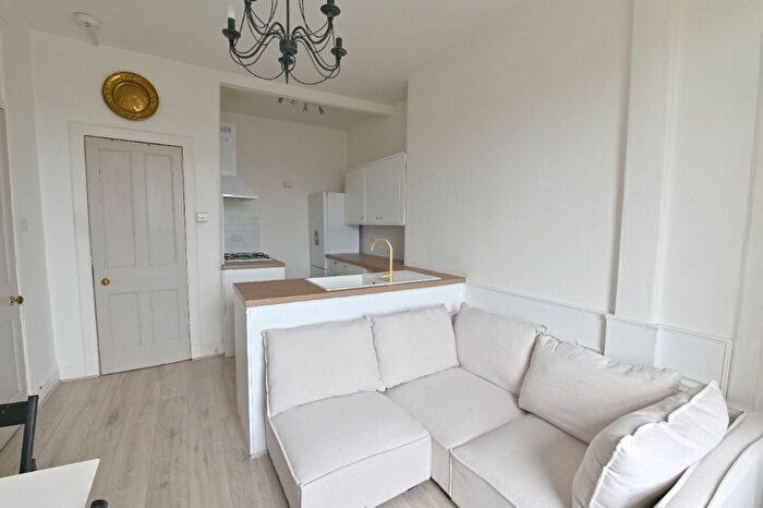 2 Bedroom Flat To Rent In Hawthornvale, Trinity, Edinburgh, EH6