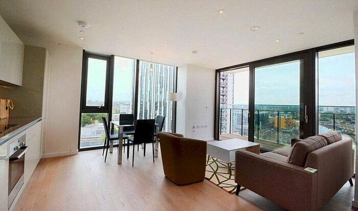 2 Bedroom Flat To Rent In St Gabriel Walk, Elephant And Castle, London, SE1
