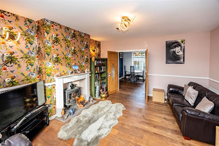 3 Bedroom Property For Sale In Ing Head Terrace, Halifax, HX3