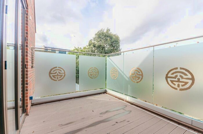 2 Bedroom Flat To Rent In New Kings Road, Fulham Broadway, London, SW6