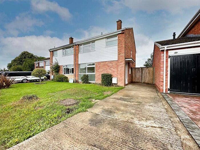 3 Bedroom Semi Detached House To Rent In Bishops Cleeve, Cheltenham, GL52