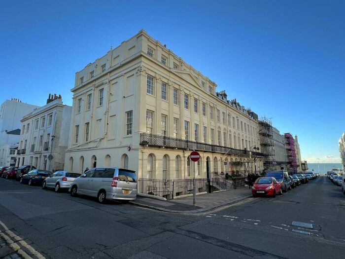 2 Bedroom Flat To Rent In Oriental Place, Brighton, East Sussex, BN1
