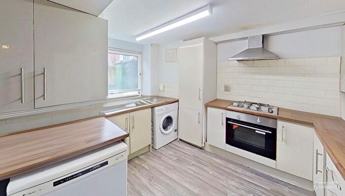 6 Bedroom Terraced House To Rent In Manor Drive, Hyde Park, Leeds, LS6