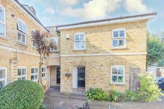 1 Bedroom Flat To Rent In Waldo Close, London, SW4