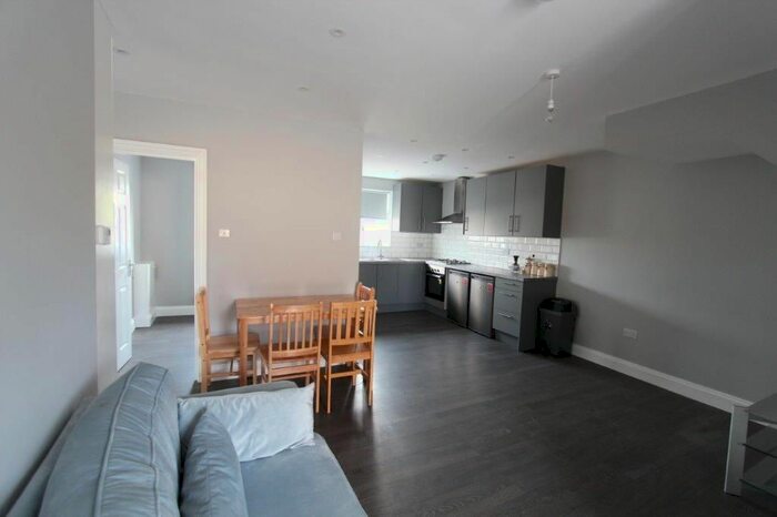 3 Bedroom Flat To Rent In Billet Road, London, E17