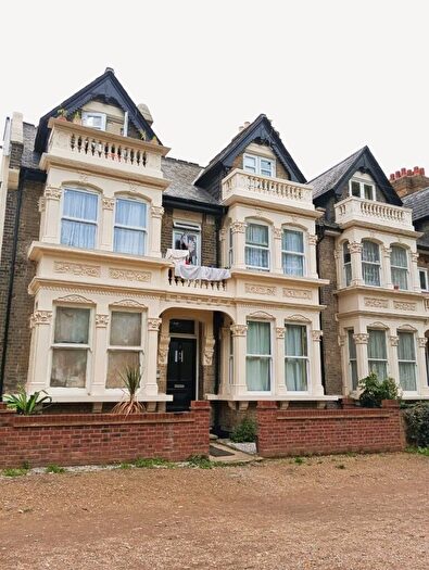 Studio To Rent In Forest Glade, London, E11