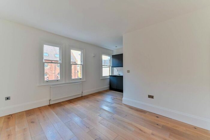 3 Bedroom Flat To Rent In Waldegrave Road, Crystal Palace, London, SE19
