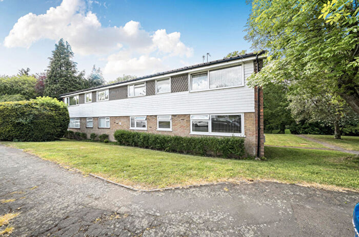 2 Bedroom Apartment For Sale In Paddock Close, South Darenth, Dartford, Kent, DA4