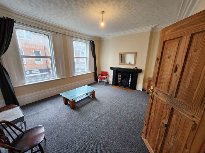 3 Bedroom Flat To Rent In Church Road, London, SE19