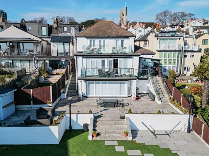 4 Bedroom Detached House For Sale In Leigh Hill, Leigh-On-Sea, SS9