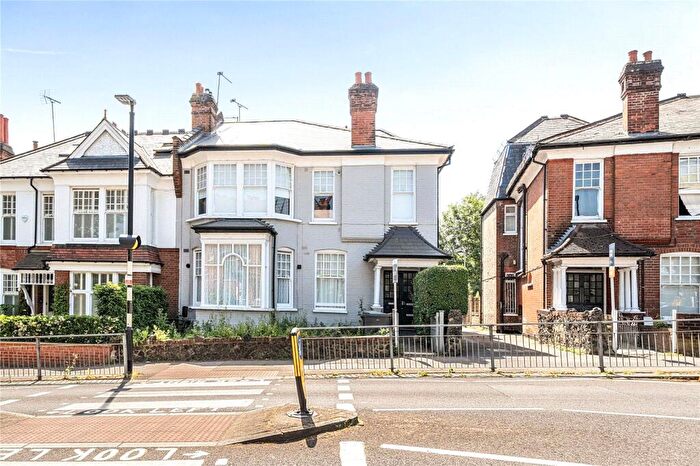 2 Bedroom Apartment For Sale In Dukes Avenue, London, N10
