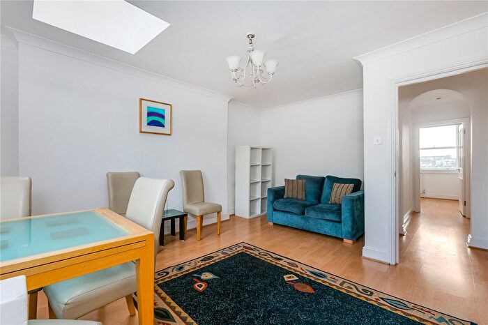 2 Bedroom Flat To Rent In Cambridge Gardens, Notting Hill, W10