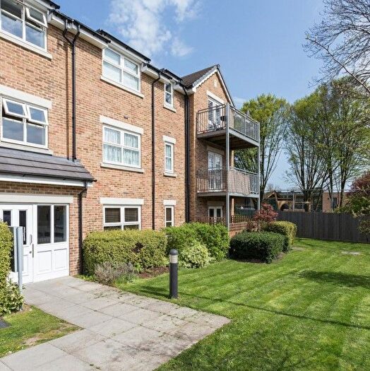 2 Bedroom Flat To Rent In Enfield, Greater London, EN2