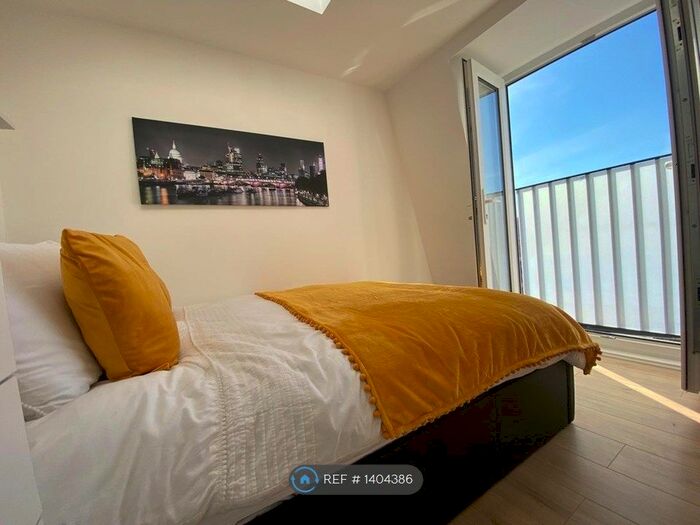 2 Bedroom Flat To Rent In Charleville Road, London, W14