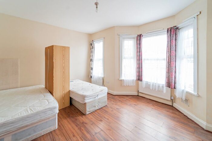 4 Bedroom Terraced House To Rent In Orchard Avenue, Southall, UB1