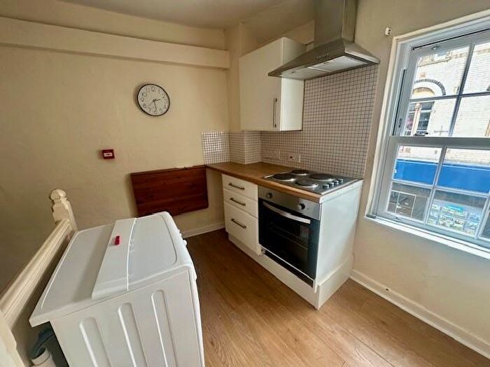 1 Bedroom Flat To Rent In Cross Street, EX31