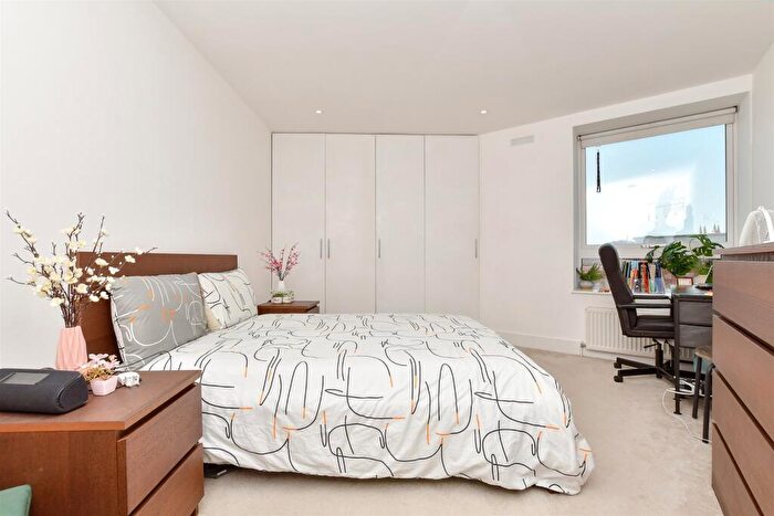 2 Bedroom Flat For Sale In Church Street, Croydon, Surrey, CR0