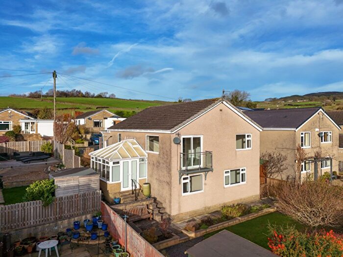 3 Bedroom Detached House For Sale In Aire Valley Drive, Bradley, BD20