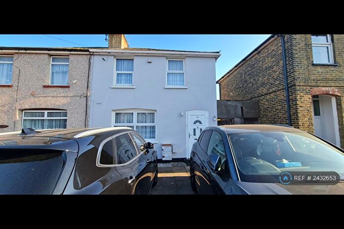 3 Bedroom Semi-Detached House To Rent In Lullingstone Avenue, Swanley, BR8