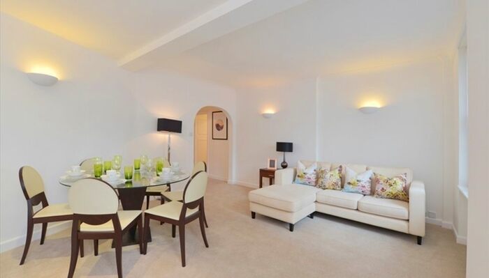 2 Bedroom Flat To Rent In Hill Street, London, W1J